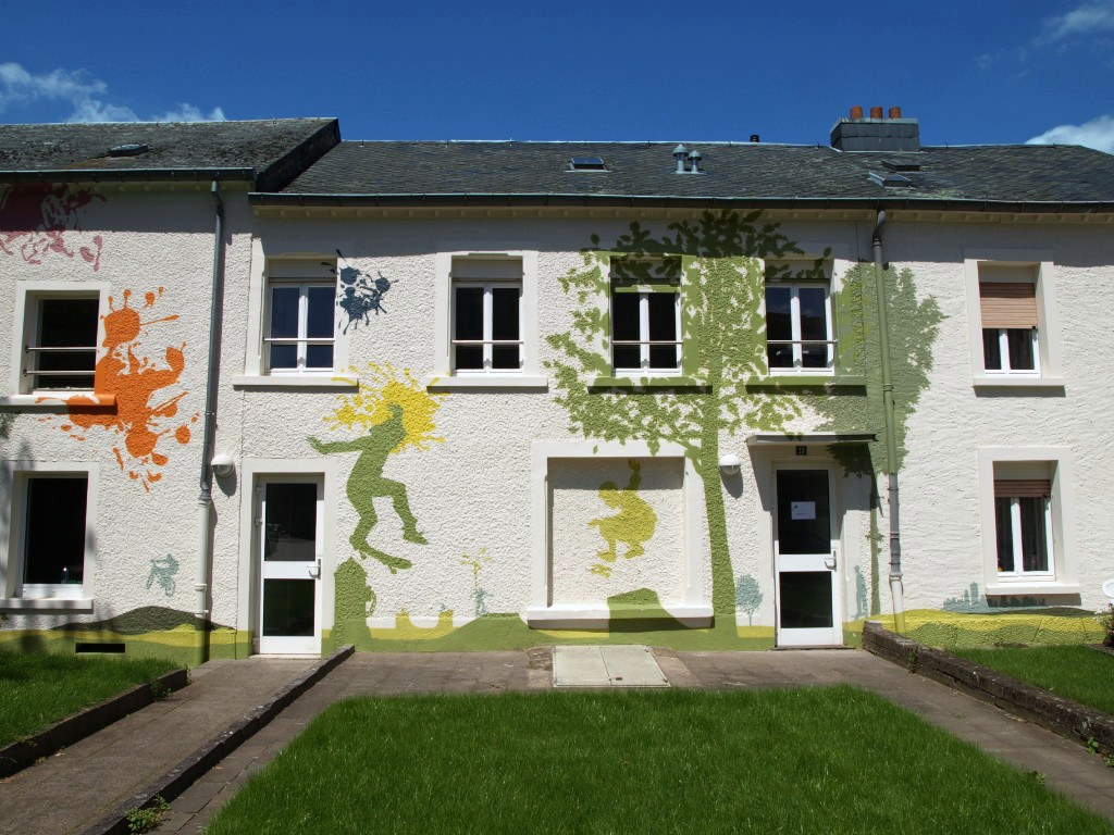 Fassadengestaltung Studio Bonnevoie Luxemburg — Fassade Skater und Baum